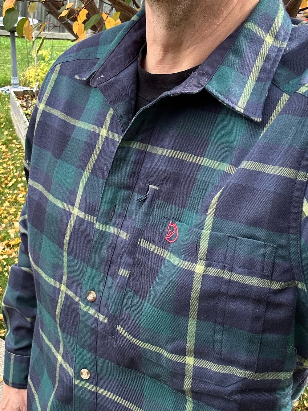 Fjällräven Fjallglim Flannel — Navy/Green Plaid — Size L (Relaxed Fit)